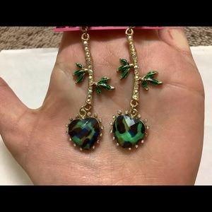 Safari Bamboo Retro Leopard Heart Dangle Earrings